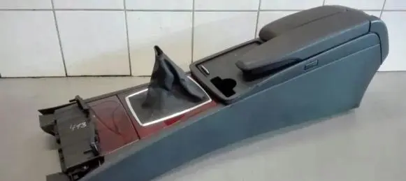 Mercedes-Benz C W204 Center console