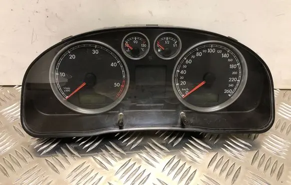 Volkswagen PASSAT B5.5 Speedometer (instrument cluster) 3B0920825A 110080052