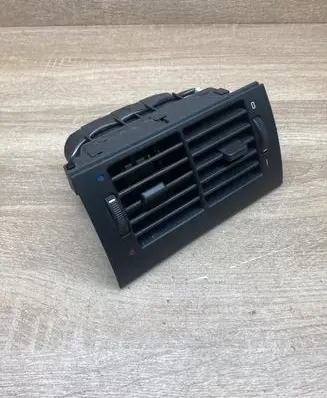 BMW 5 E39 Rear air vent grill 8376150