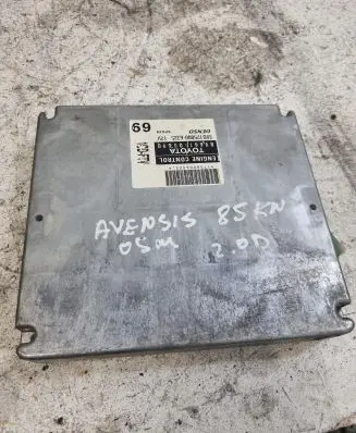 Toyota Avensis T250 Engine control unit/module 8966105690