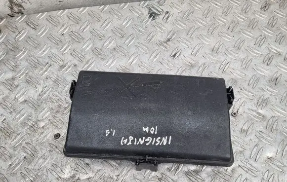 Opel Insignia A Fuse box cover 13222784