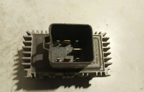 Opel Signum Glow plug pre-heat relay 09132691