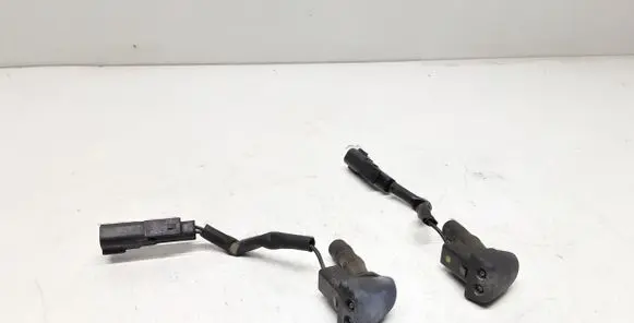 Volvo S60 Windshield washer spray nozzle 