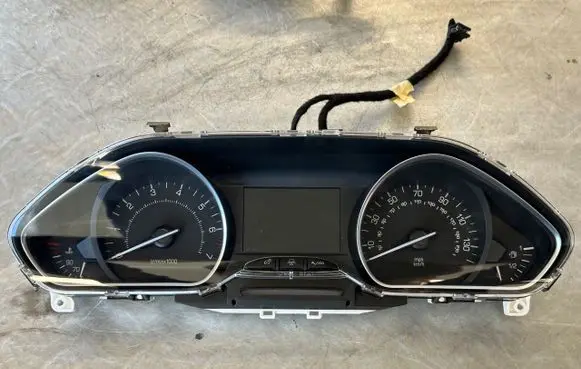 Peugeot 208 Speedometer (instrument cluster) 9805969280 9805975780