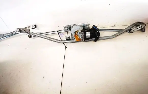 Opel Zafira A Front wiper linkage and motor