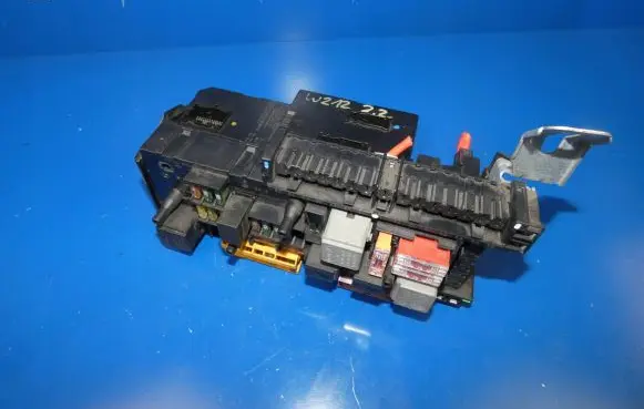 Mercedes-Benz E W212 SAM control unit 2129000004