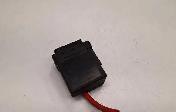 BMW 5 E39 Glow plug pre-heat relay 2246919 12212246919