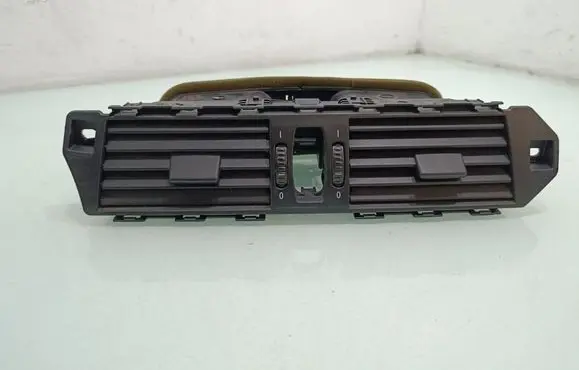 BMW 5 E60 E61 Dash center air vent grill 6910734