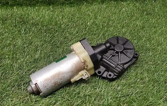 Volvo S60 Seat adjustment motor 0130002526 198388103