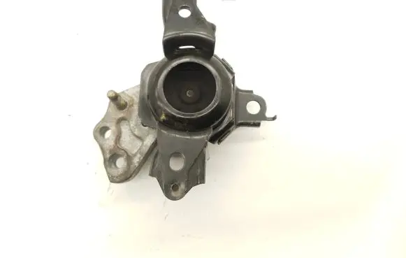 Toyota Corolla Verso E121 Engine mount bracket