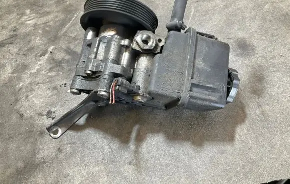 Mercedes-Benz Sprinter W906 Power steering pump A0054666601