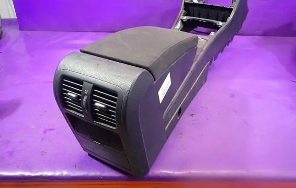 Volkswagen PASSAT B6 Center console 3C0864207