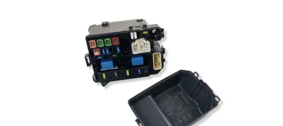 Suzuki Jimny Fuse module 72818507