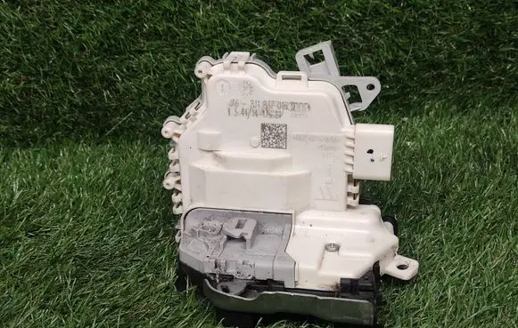 Audi A6 S6 C7 4G Front door lock 8J1837016D