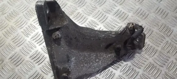 Audi A4 S4 B5 8D Engine mounting bracket 8D0199308L