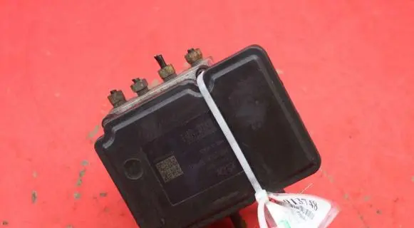 Chrysler Grand Voyager IV ABS Pump 00402399C000