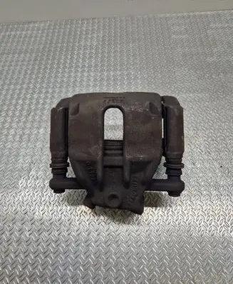 Nissan Note (E11) Front brake caliper 8863D