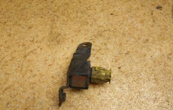 Toyota Land Cruiser (J100) Airbag deployment crash/impact sensor 