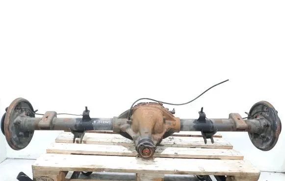 Volkswagen Amarok Rear axle beam with reductor 