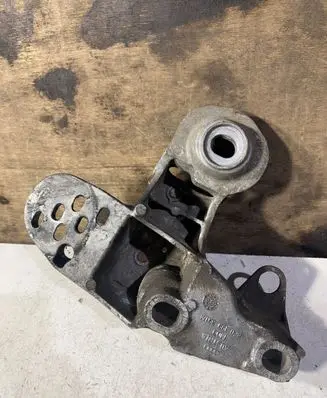 Audi A4 S4 B7 8E 8H Engine mounting bracket 8E0199351M