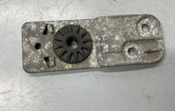 Opel Zafira C Radiator mount bracket 13337826