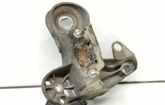 Audi A4 S4 B6 8E 8H Engine mounting bracket 8E0199352F