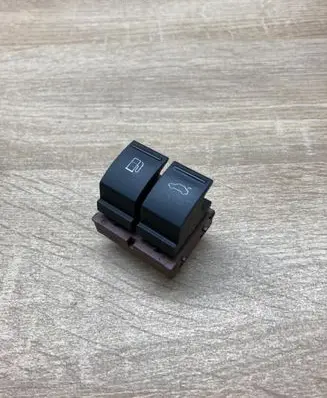 Volkswagen PASSAT CC Fuel tank opening switch 3C0959903B