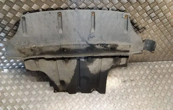 Audi Q7 4L Engine splash shield/under tray 