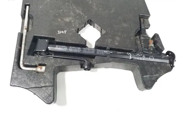 Mercedes-Benz SL R230 Tool set A2306841037