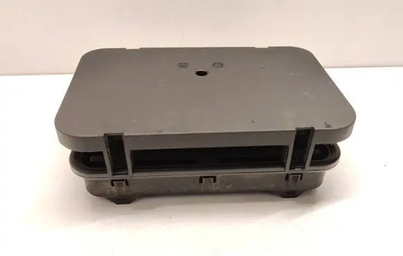 BMW X5 E70 Quarter panel pressure vent 9122453 60829010 64229122453