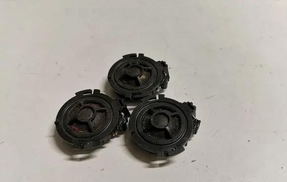 Front door high frequency speaker