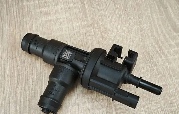 BMW 8 G16 Fuel tank valve 7643106