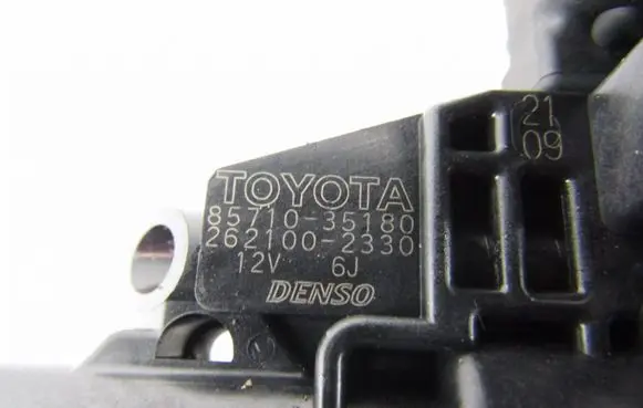 Toyota RAV 4 (XA30) Rear door window regulator motor 8571035180