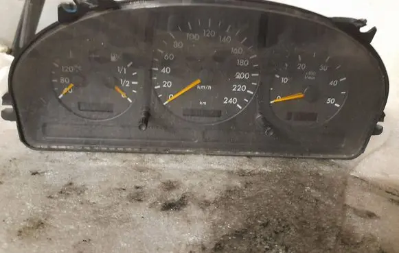 Mercedes-Benz ML W163 Speedometer (instrument cluster) a1635405811 1635405811
