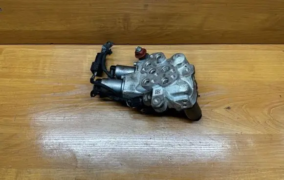 BMW 5 F10 F11 Air suspension compressor 6775258 106410 10641010