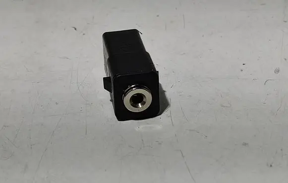 Volvo S60 AUX in-socket connector 31285608