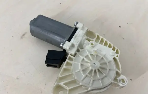 Mercedes-Benz S W221 Front door window regulator motor A2218202842 997457100