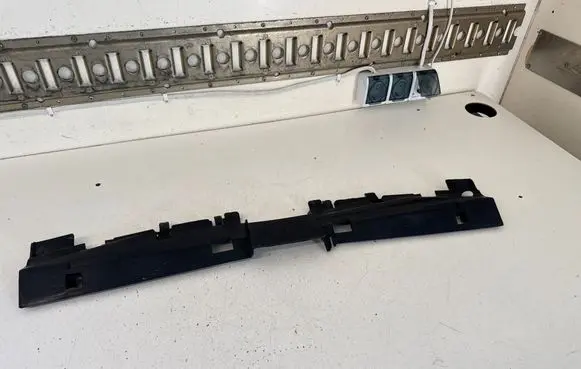 Opel Vivaro Radiator trim 93854899 8200414161 1020486