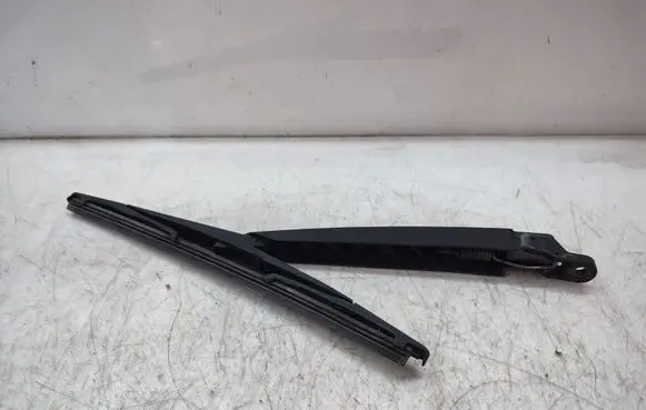 Rear wiper blade arm