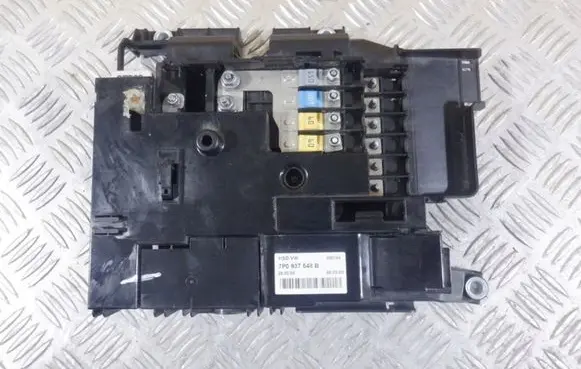 Volkswagen Touareg II Fuse box set 7P0937548B