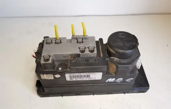 Mercedes-Benz E W210 Central locking vacuum pump 2088000448