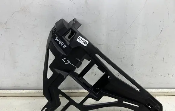 Mercedes-Benz Vito Viano W447 Rear bumper mounting bracket
