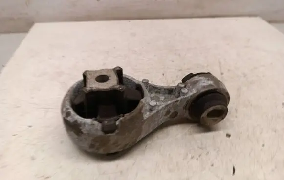 Nissan X-Trail T31 Engine mount bracket 1135010000