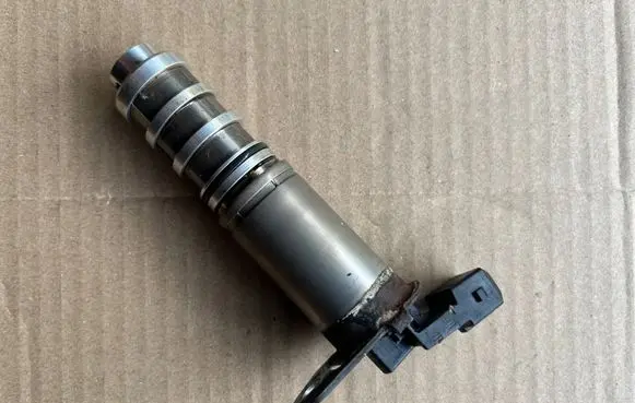BMW 3 E90 E91 Camshaft vanos timing valve 11367585776 7585776