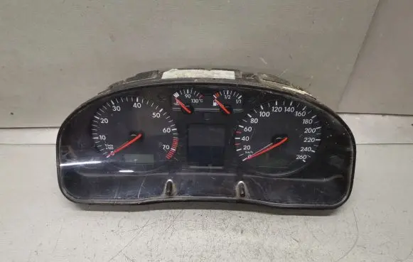 Volkswagen PASSAT B5 Speedometer (instrument cluster) 3B0920822