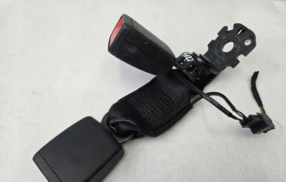 Audi A4 S4 B9 Front seatbelt buckle 8W0857739D