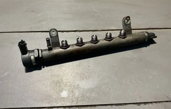 Land Rover Freelander 2 - LR2 Fuel main line pipe 9656917280