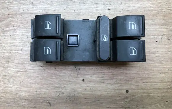 Volkswagen PASSAT B6 Electric window control switch 1K4959857A