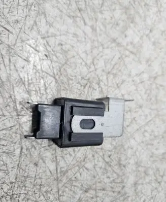 Mitsubishi Pajero Sport I Other relay MR329986 0190D2