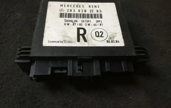 Mercedes-Benz C AMG W203 Door central lock control unit/module 2038202285